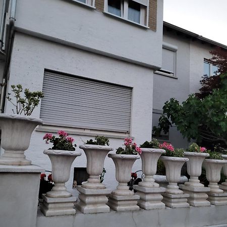 Monteur-, Ferienwohnung Mit Balkon In Hanau Bei Frankfurt Und Aschaffenburg Luaran gambar
